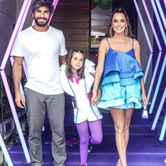 Separação de Deborah Secco e Hugo Moura: atriz queria nova engravidar de novo e depois adotar uma criança, já o modelo e produtor preferia dar direto à Maria Flor um filho do coração