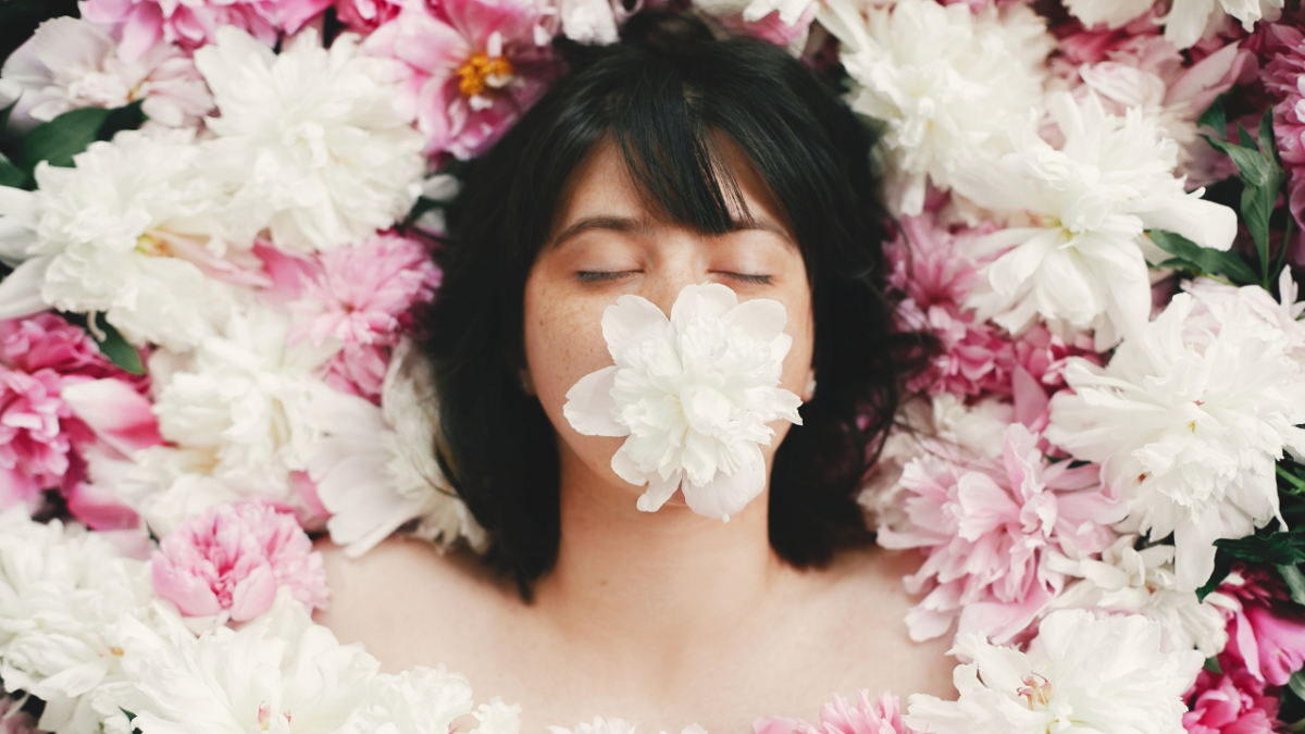 Foto 5 perfumes 'for bedtime' para vocês assistirem juntas e