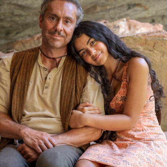 Seu Tico Leonel (Alexandre Nero) e Quinota (Larissa Bocchino) serão pai e filha na novela No Rancho Fundo