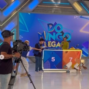 Grávida, Virgínia Fonseca caiu ao vivo no palco do 'Domingo Legal' passando por um grande susto