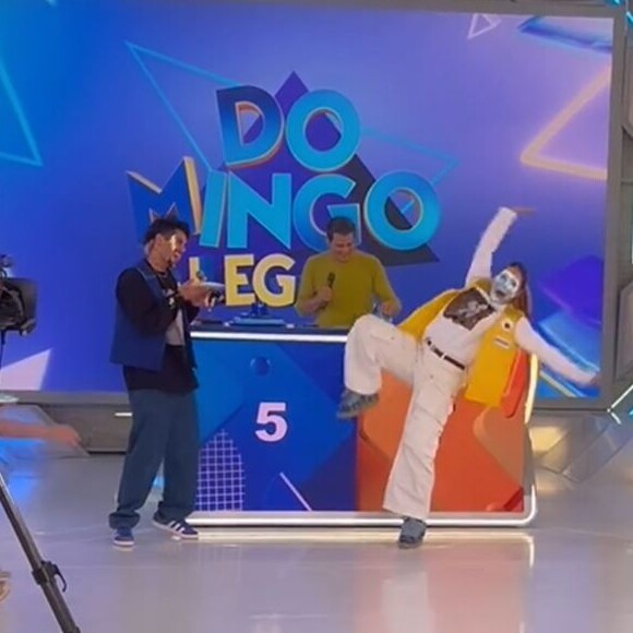 Grávida, Virgínia Fonseca levou um tombo ao vivo no SBT e falta de reação do marido, Zé Felipe fez a web criticar o cantor