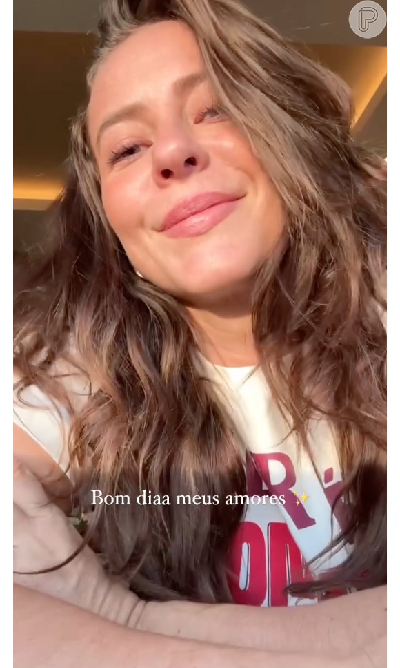 Paolla Oliveira compartilhou um vídeo sem maquiagem nas redes sociais nesta quinta-feira (18)