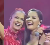 Maraísa revela se está tentando engravidar após receber beijo na barriga da irmã, Maiara, em show