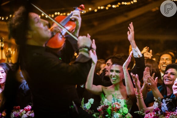 Na noite de sábado, (20) Cesca Civita e Victor Iglesias se casaram, na Espanha. A celebração religiosa aconteceu na histórica Catedral de Sevilha, seguido de festa na Hacienda Soledad.