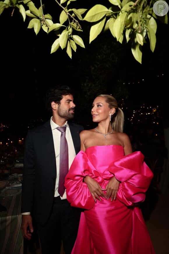 Na noite de sábado, (20) Cesca Civita e Victor Iglesias se casaram, na Espanha. A celebração religiosa aconteceu na histórica Catedral de Sevilha, seguido de festa na Hacienda Soledad.