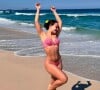 Larissa Manoela posa com biquíni decotado em dia de praia e ganha comentário picante de André Luiz Frambach