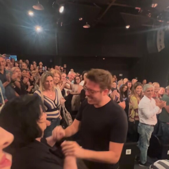 Fábio Porchat chorou e dedicou o espetáculo teatral para Dona Déa