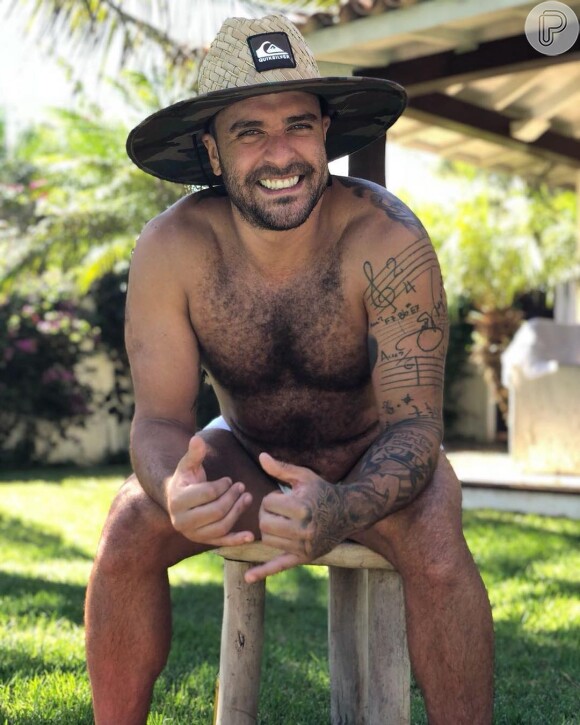 Diogo Nogueira está completando 43 anos nesta sexta-feira, dia 26 de abril