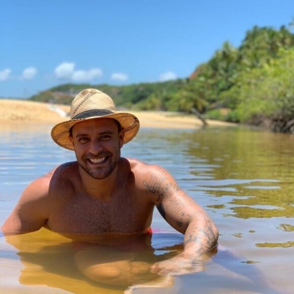 Diogo Nogueira passou a se dedicar à carreira de sambista e, em 2001, se lançou oficialmente