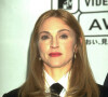 Madonna também já optou pelo cabelo médio com um loiro mais voltado para o castanho