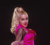 Madonna também já apostou no platinado com os fios longos