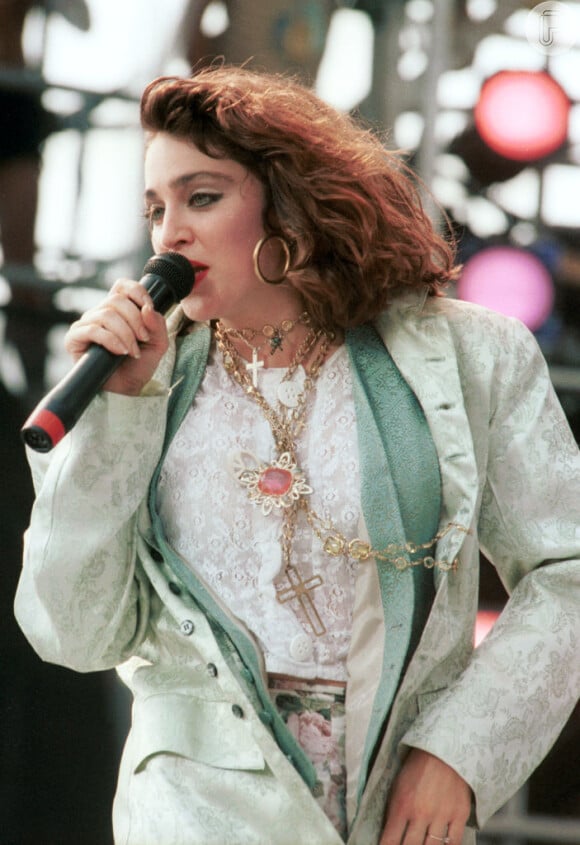 Em determinado momento da carreira, Madonna apostou no cabelo curto ondulado e castanho claro