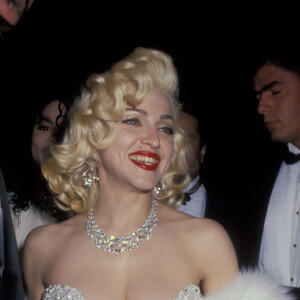 Madonna se inspirou em Marilyn Monroe e apostou nos cabelos loiros platinados que eram marca registrada da artista