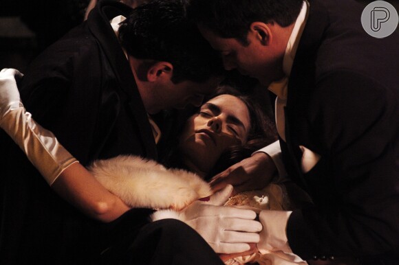 Mulher de Rafael (Eduardo Moscovis), Luna (Liliana Castro) é assassinada na novela 'Alma Gêmea' , e Serena (Priscila Fantin) reencarna