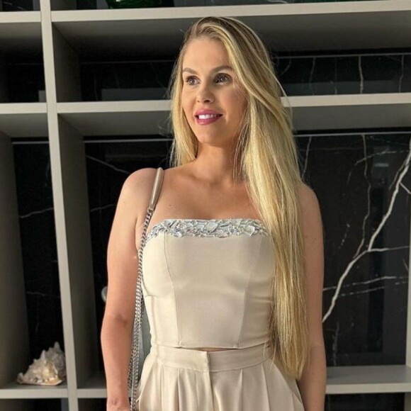 Bárbara Evans chama atenção em nova foto após emagrecimento