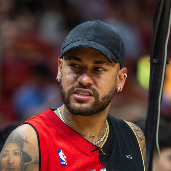 Avião de Neymar levou mantimentos e doações para vítimas da tragédia no Rio Grande do Sul