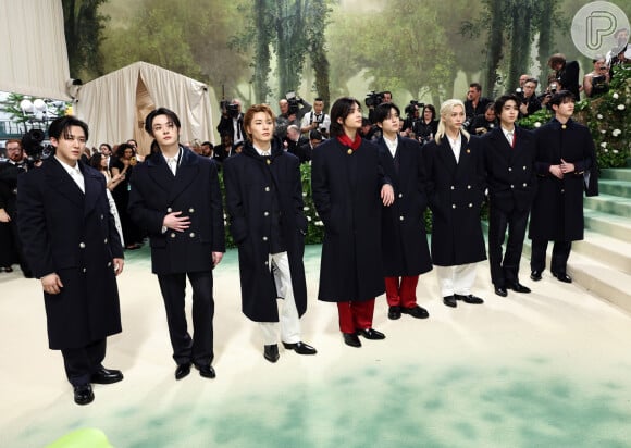 Os oito integrantes do Stray Kids teriam sido vítimas de racismo e xenofobia no MET Gala 2024