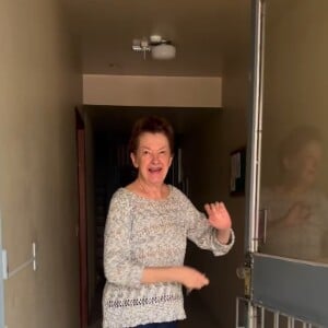 Patricia Poeta se reencontrou com a tia paterna em meio à tragédia no RS: 'Ver ela abrir aquela porta e sorrir iluminou o meu dia'