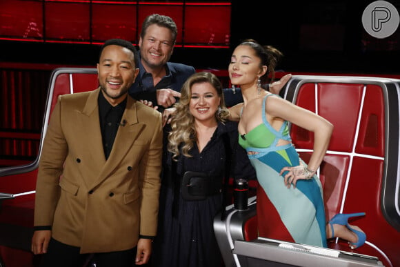 Ariana Grande é jurada do 'The Voice' e se inspirou também no penteado e maquiagem de 'De Repente 30'