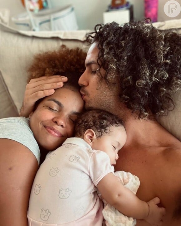 Jeniffer Nascimento comemorou o Dia das Mães ao lado da filha e do marido