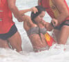 Apesar do susto, a Mulher Melão foi resgatada a tempo de não se afogar