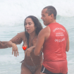 Após viralizar com fotos onde se afoga na praia, Mulher Melão nega ter armado flagra com paparazzo: 'Se afogar não é sexy'