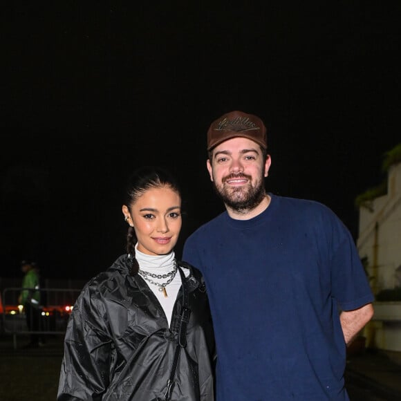 Um look preto e branco utilitário foi escolha de Sophie Charlotte para festival