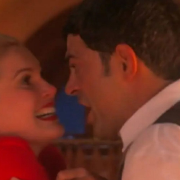 'Me bateu uma loucura da Cristina': Flavia Alessandra teimou com diretor de 'Alma Gêmea' para fazer cena de incêndio perigoso