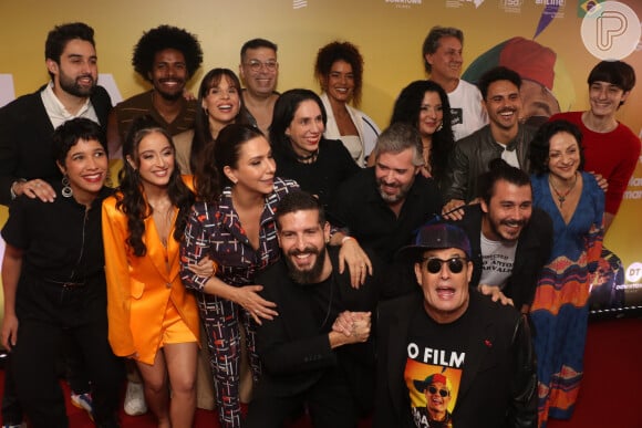 Sérgio Mallandro e elenco do 'Mallandro: o errado que deu certo'