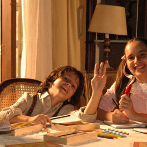 Terê (David Lucas), Ritinha (Caroline Smith), Paulina (Pamella Rodrigues) e Irene (Julia Ruiz), as crianças da novela Alma Gêmea