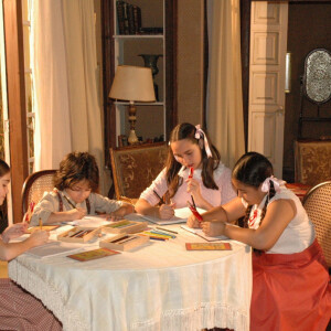 Terê (David Lucas), Ritinha (Caroline Smith), Paulina (Pamella Rodrigues) e Irene (Julia Ruiz) se divertiam na novela Alma Gêmea