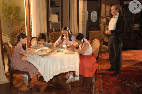 Terê (David Lucas), Ritinha (Caroline Smith), Paulina (Pamella Rodrigues) e Irene (Julia Ruiz) se divertiam na novela Alma Gêmea