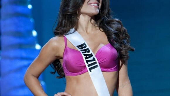 De biquíni, Miss Brasil Melissa Gurgel exibe corpão em desfile pré-Miss Universo