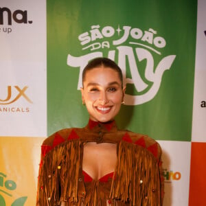 Sasha Meneghel exibe look repleto de tendências no São João da Thay