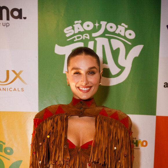 Sasha Meneghel exibe look repleto de tendências no São João da Thay