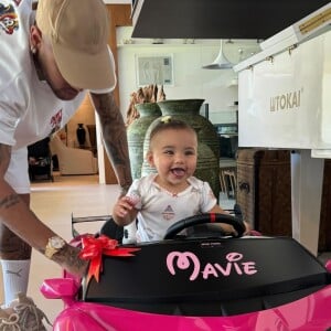 Filha de Neymar e Bruna Biancardi, Mavie ganhou do pai mini Lamborghini personalizada que custa quase R$ 5.200