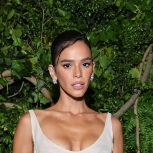 Bruna Marquezine enfrentou ainda outro problema com seu vestido para o MET Gala 2024: uma peça começou a lhe machucar