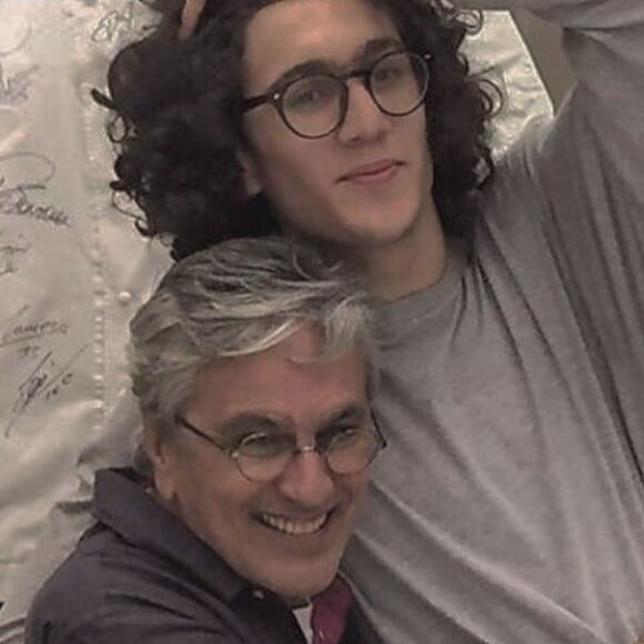 Tom Veloso é o filho caçula de Caetano Veloso e o mais popular deles, por seus trabalhos reconhecidos na música