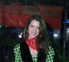 Nathalia Dill usou vestido xadrez para a festa junina com o elenco da novela 'Família é Tudo'