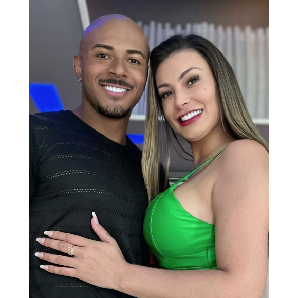 Além das críticas, Andressa Urach também precisou lidar com rumores de separação do namorado Lucas Ferraz