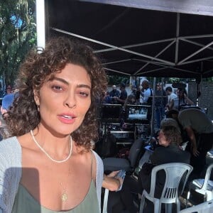 Juliana Paes publicou algumas fotos nos bastidores da produção nesta terça-feira (25)