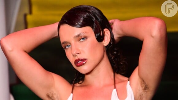 Bruna Linzmeyer exibiu axila peluda em festa 'Orgulhe-se', da comunidade LGBTQIAPN+ em 27 de junho de 2024