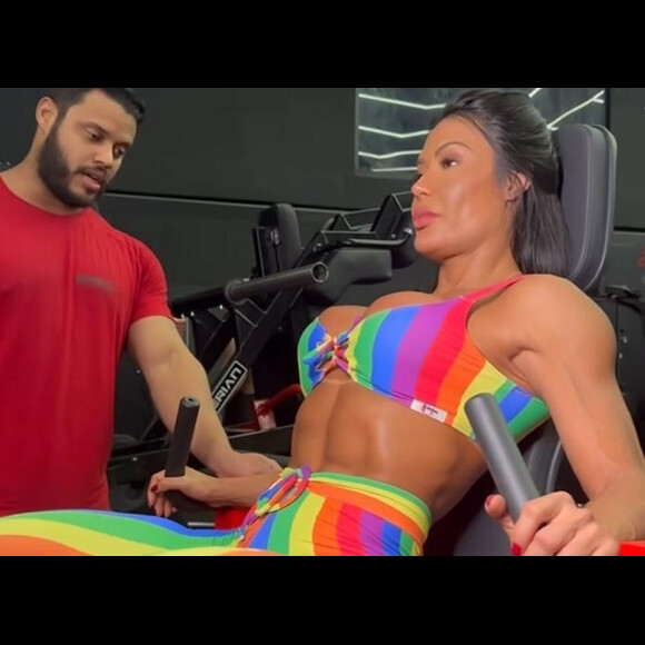 Gracyanne Barbosa apagou o vídeo e o repostou sem a parte da dança.