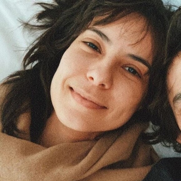 Andréia Horta anuncia gravidez da primeira filha, fruto do namoro com o ator Ravel Andrade