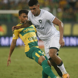 Sportv e Premiere exibem ao vivo Cuiabá x Botafogo pela 14ª rodada do Campeonato Brasileiro 2024 a partir das 19h em 3 de julho de 2024