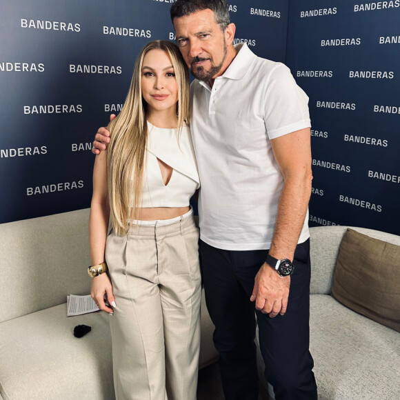'Que honra', afirma Carla Diaz ao entrevistar o ator Antonio Banderas