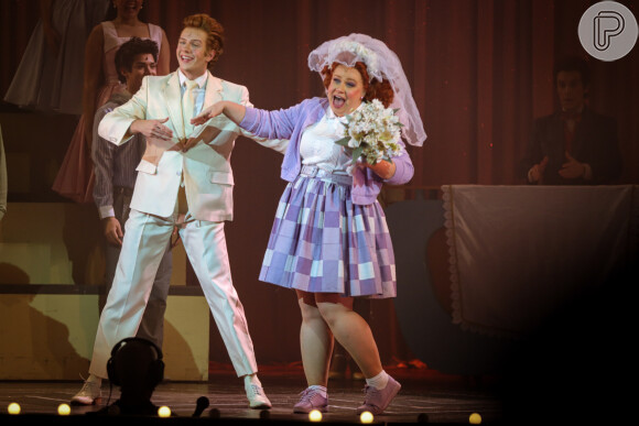 Tiago Abravanel é um dos protagonistas da peça 'Hairspray' em cartaz no Teatro Riachuelo, no Rio de Janeiro