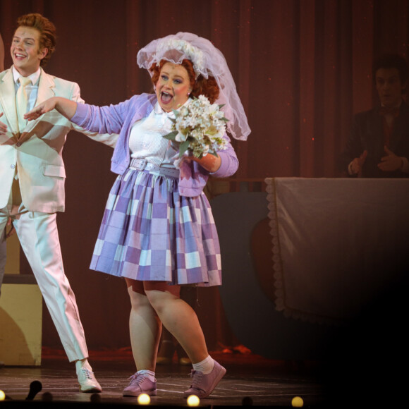 Tiago Abravanel é um dos protagonistas da peça 'Hairspray' em cartaz no Teatro Riachuelo, no Rio de Janeiro