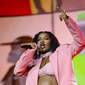 Iza usou música para enviar indireta ao ex, Yuri Lima, após ser traída