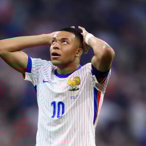 Nos últimos dias, a França foi elimida para a Espanha na Eurocopa, com Mbappé como capitão